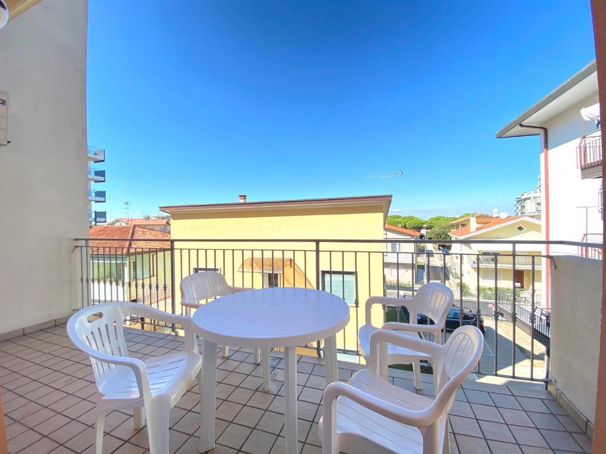 Appartamenti Adriana Carraro Immobiliare - Family Apartments Лидо-ди-Езоло Экстерьер фото