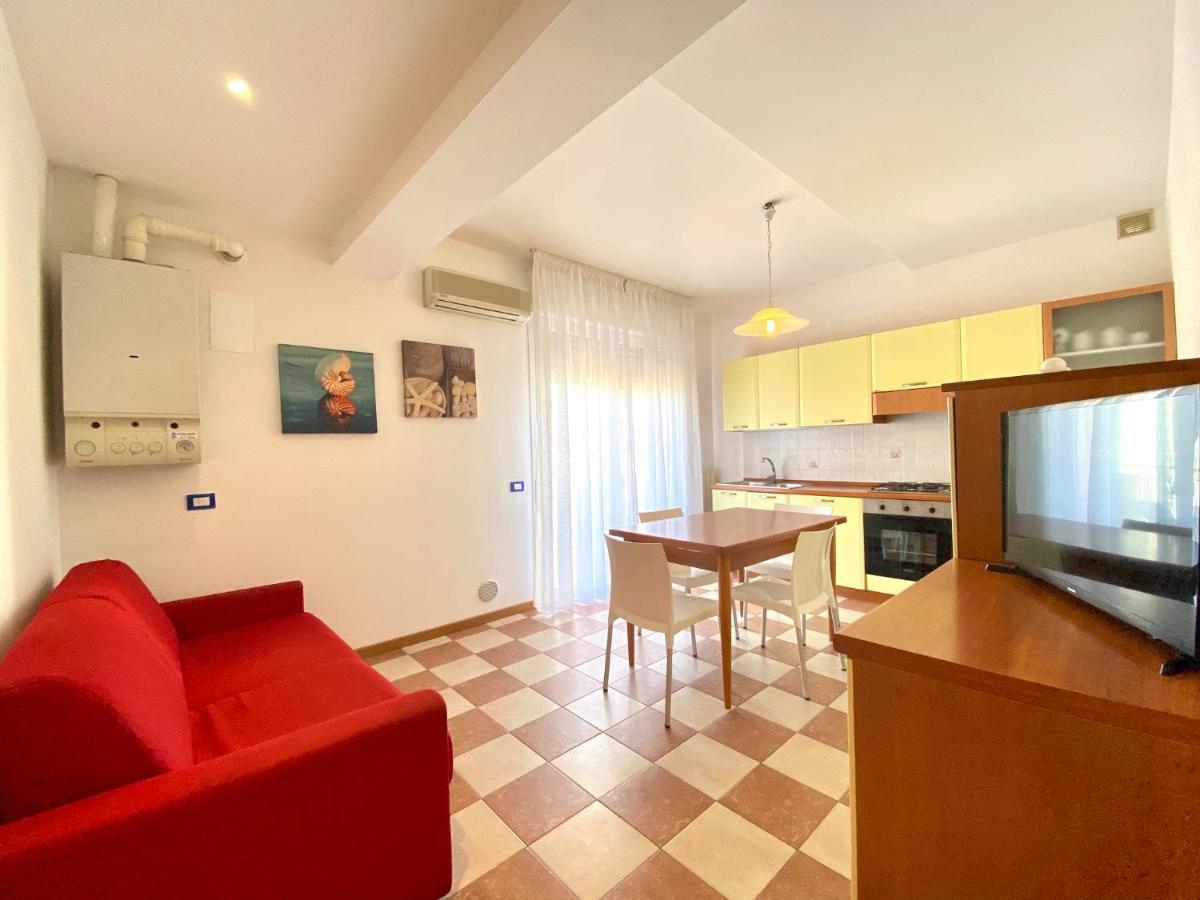 Appartamenti Adriana Carraro Immobiliare - Family Apartments Лидо-ди-Езоло Экстерьер фото