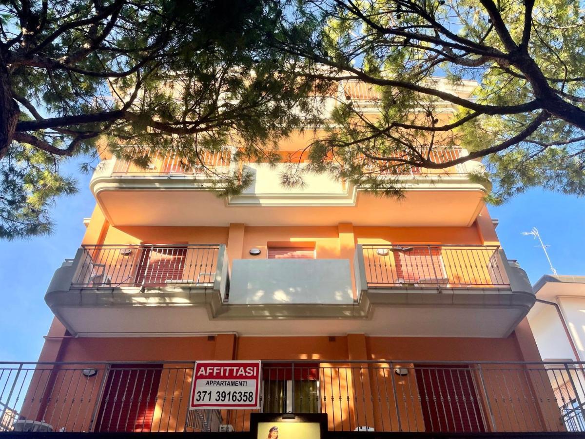 Appartamenti Adriana Carraro Immobiliare - Family Apartments Лидо-ди-Езоло Экстерьер фото