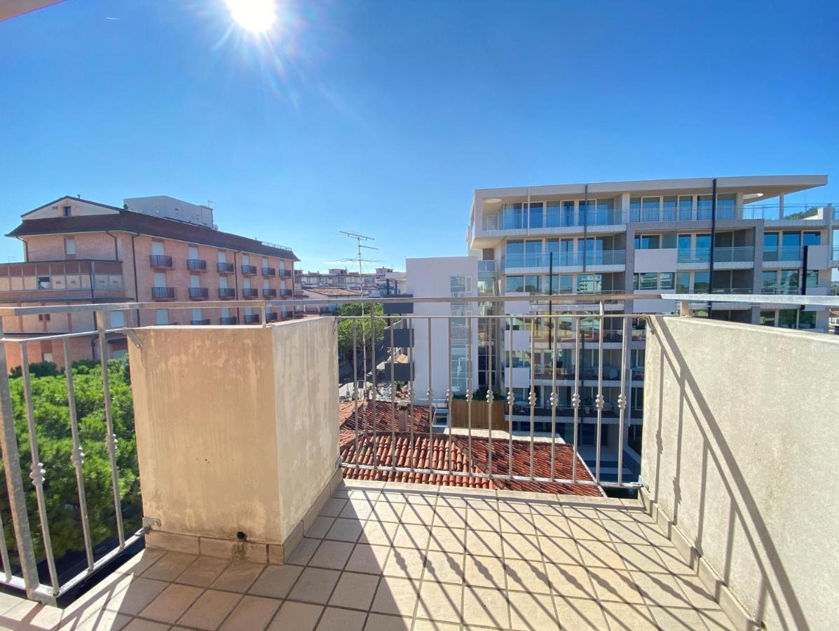 Appartamenti Adriana Carraro Immobiliare - Family Apartments Лидо-ди-Езоло Экстерьер фото